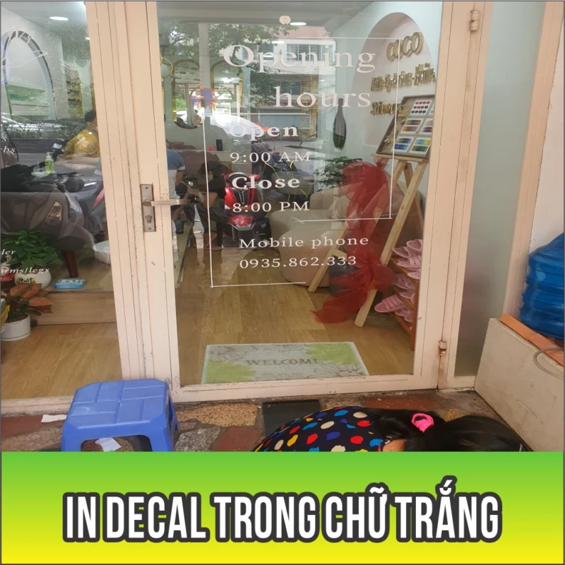 mẫu in decal chữ trắng dán kính